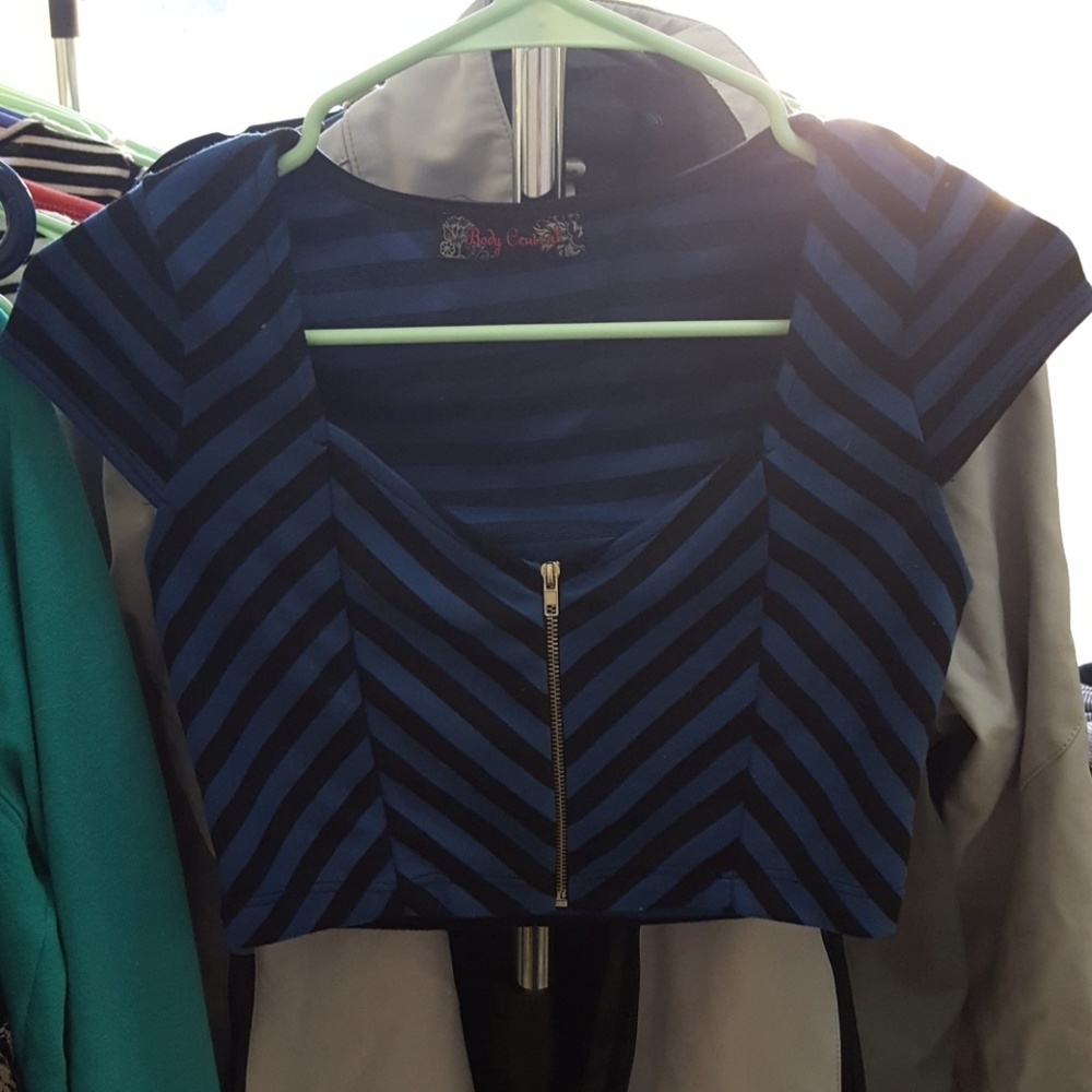 Super cute  blue and black zip up crop top